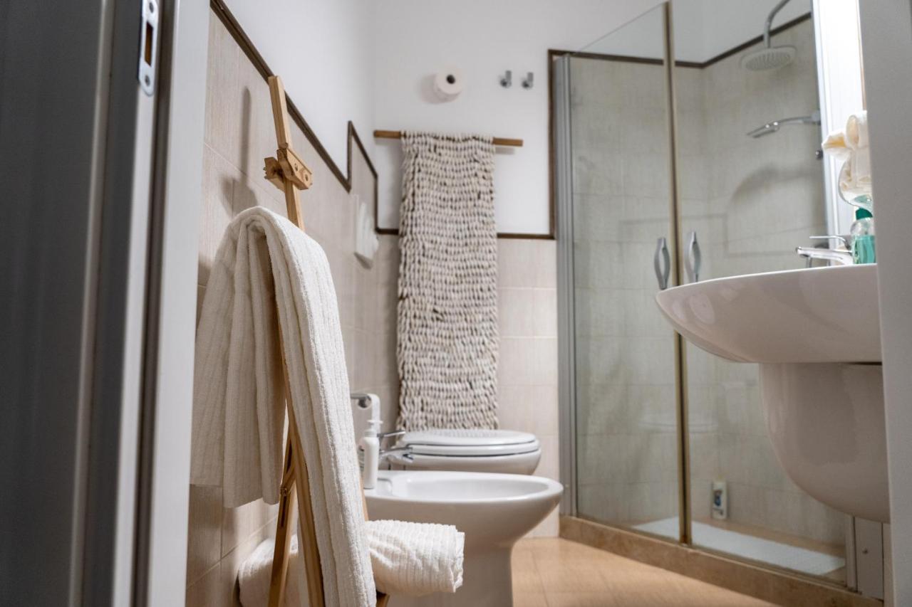 Apartamento Wineart House, Terracielo Indipendente Nel Centro Di Monopoli Exterior foto