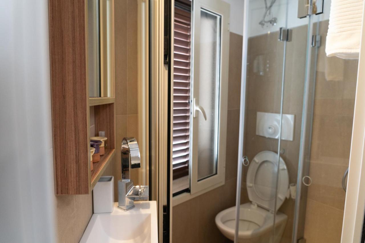 Apartamento Wineart House, Terracielo Indipendente Nel Centro Di Monopoli Exterior foto